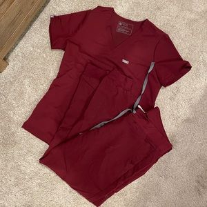 FIGS burgundy scrub set: Catarina top S & Zamora joggers M